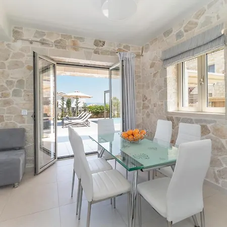 Villa Taphian Katomerion